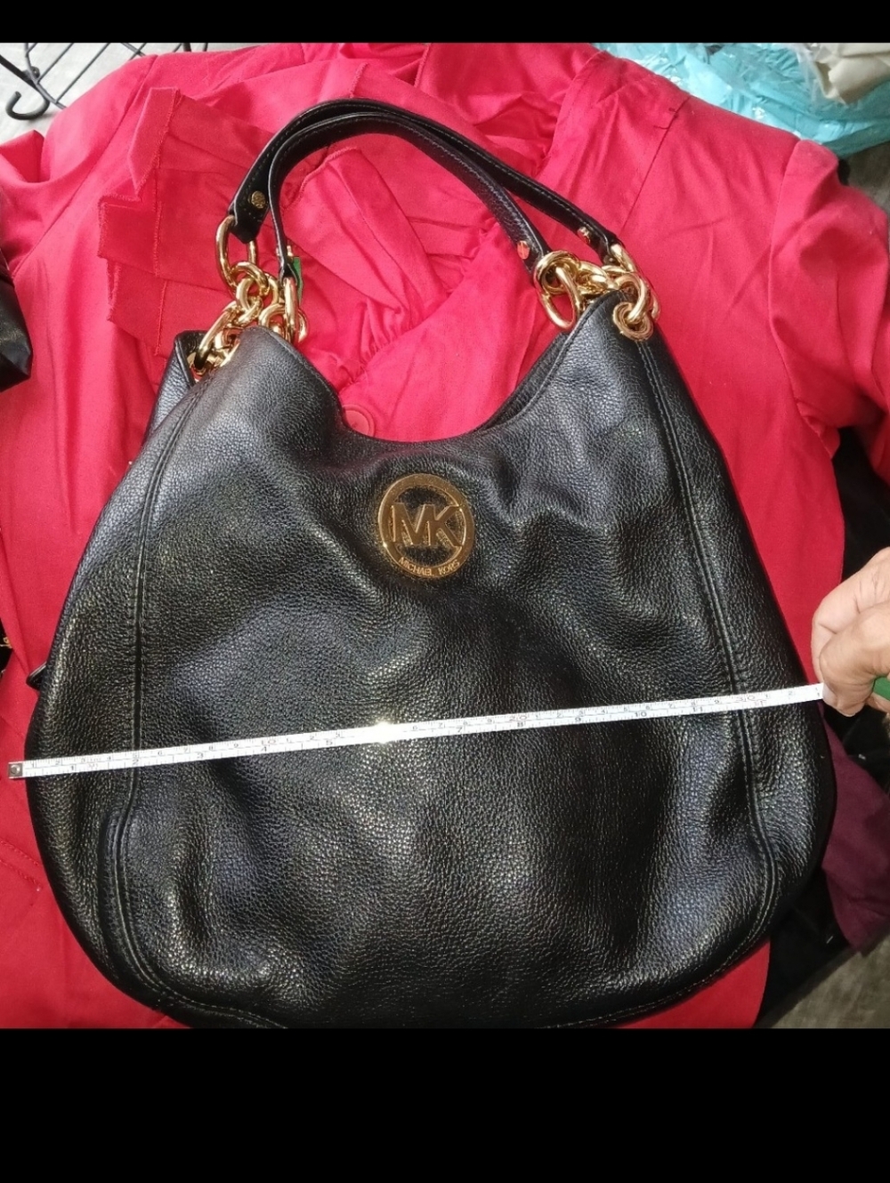 Michael Kors Black Leather Shoulder Bag with Gold Chain Hardware - Picture 7 of 8